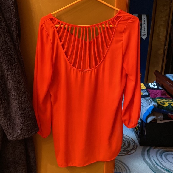 Renee C blouse with back detail - Picture 2 of 2